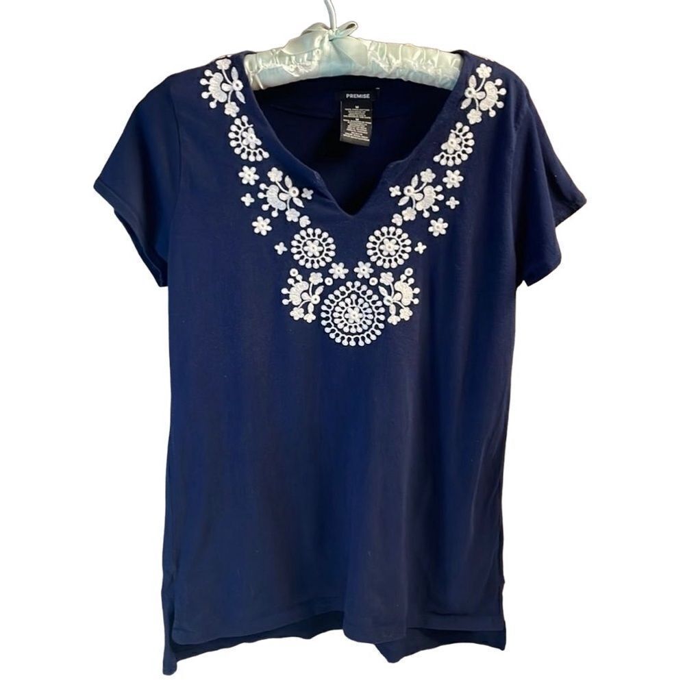 PREMISE Ladies Top with Embroidered Neckline Size M Navy Blue White Floral